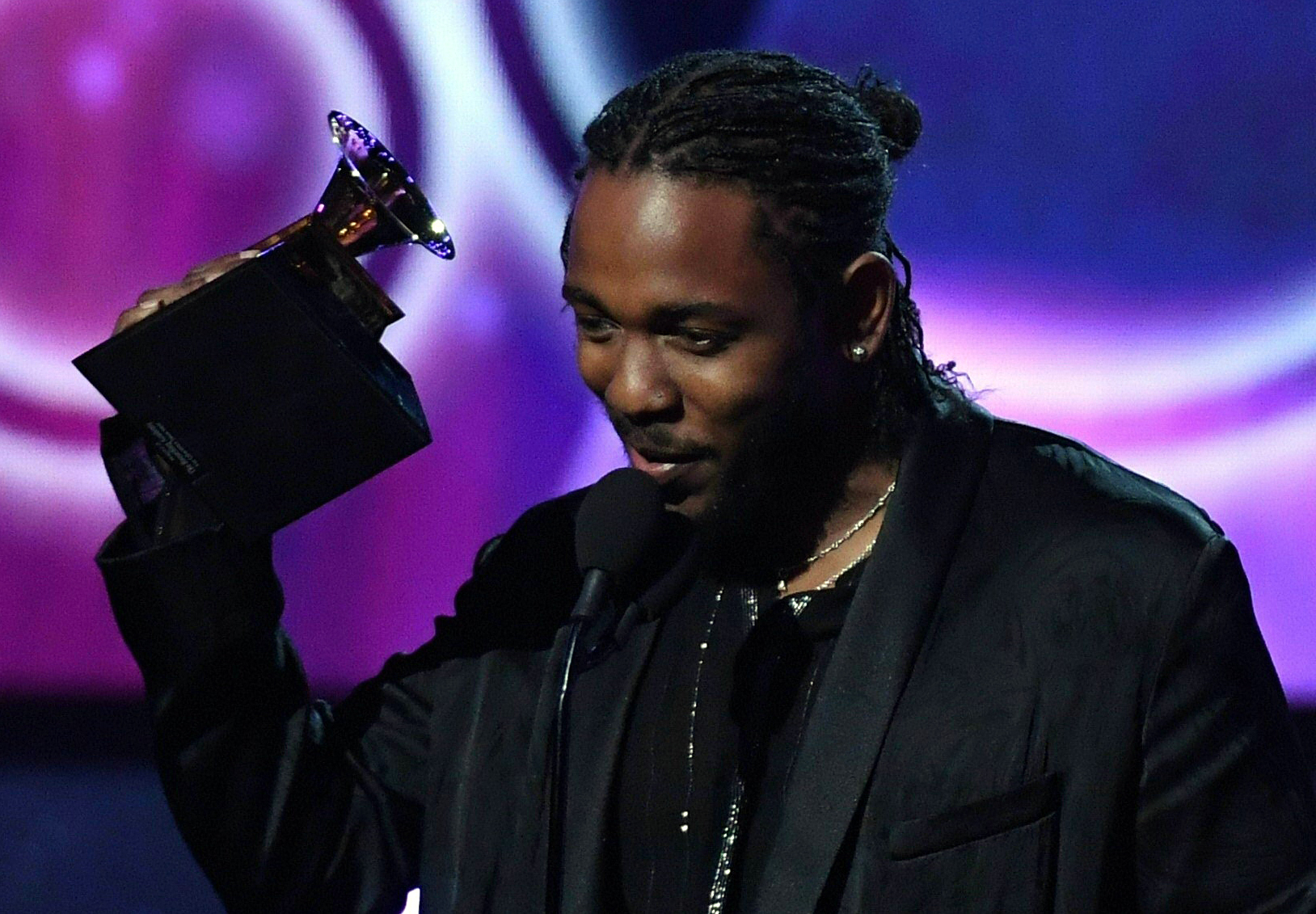 El rapero Kendrick Lamar lidera las nominaciones a los Grammy