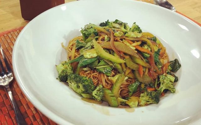 VIDEO: Receta de Chow Mein Vegetariano - Menú Para Todos