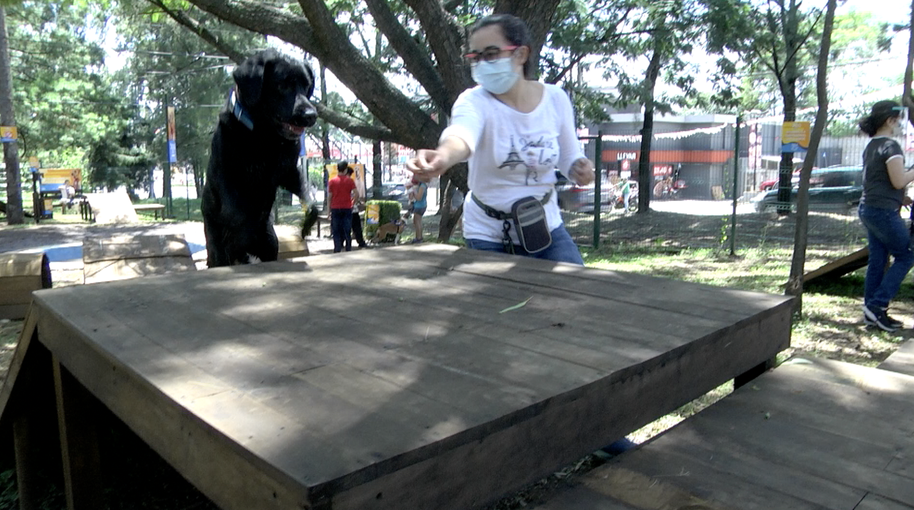 Barrio Logan da la bienvenida a su primer parque para perros