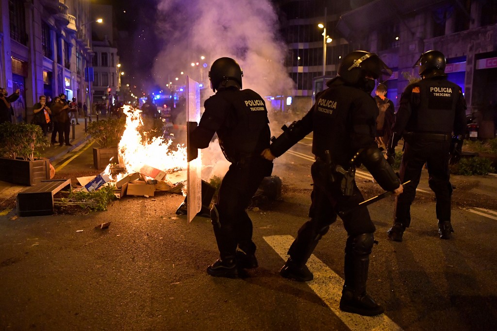 Las Imágenes Que Muestran Los Disturbios En Barcelona Por Las Nuevas ...