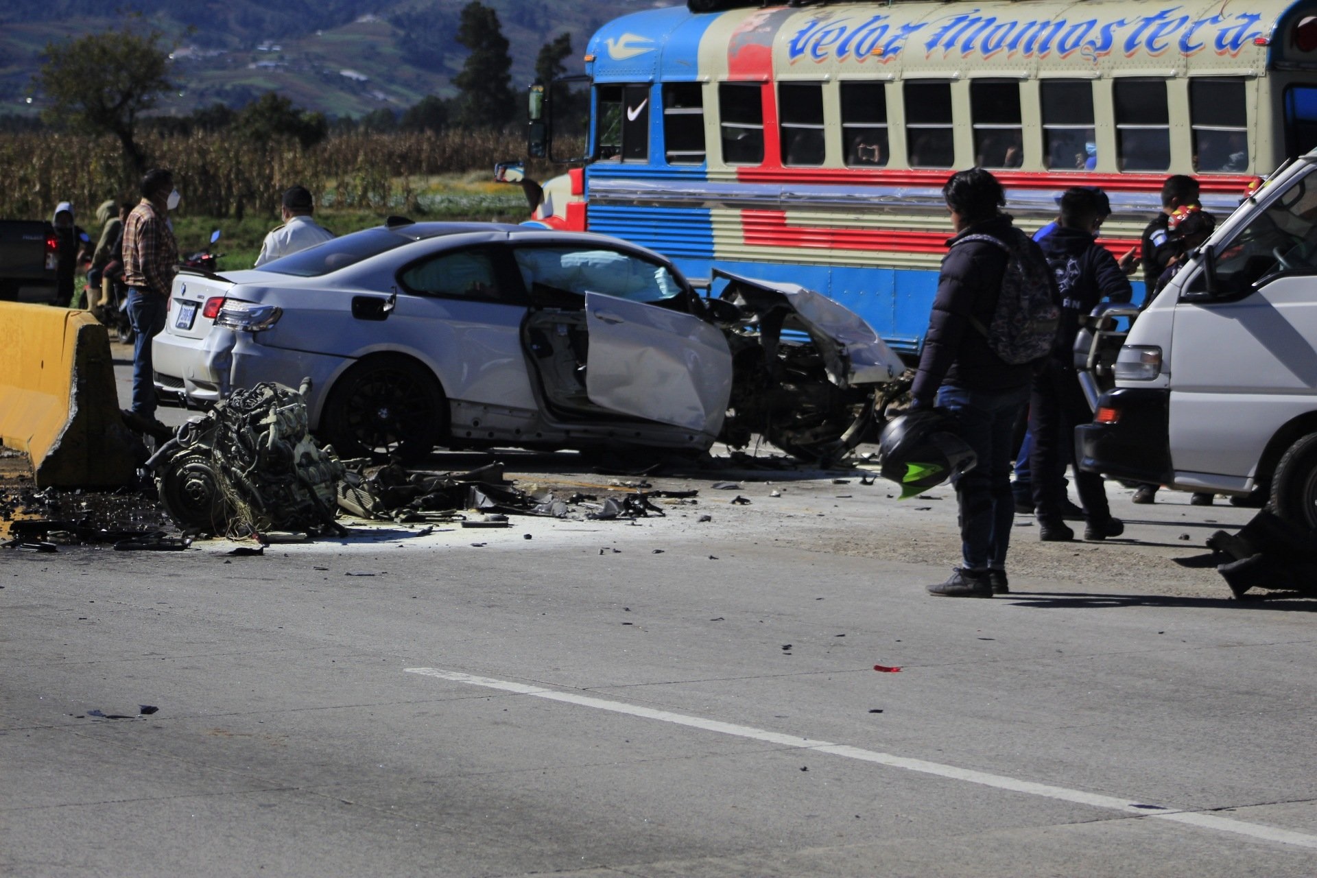 Bus extraurbano vuelca en ruta Interamericana y deja varios heridos -  Guatevision