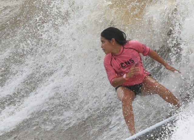 Katherine Díaz: Rayo mata a surfista salvadoreña mientras ...