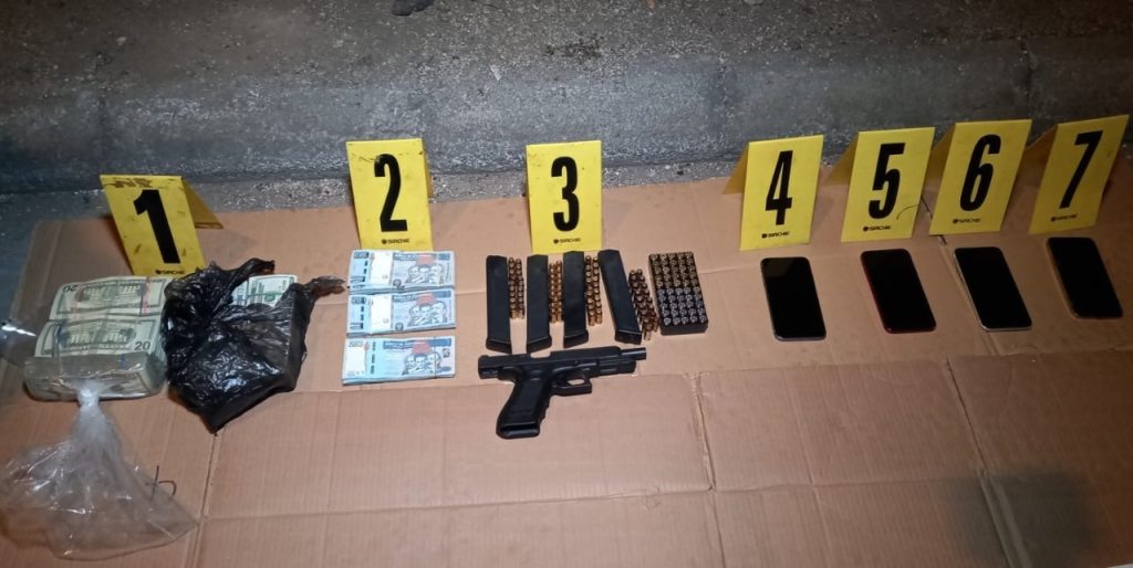 Policía captura a hombre que transportaba US$45 mil y Q3