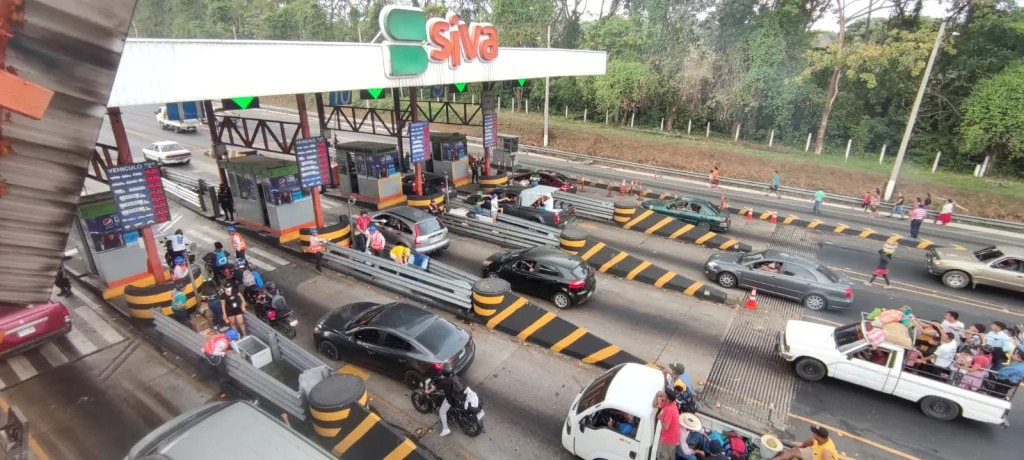 Departamento De Tránsito De La Pnc Velará Para Que Transporte De Carga De Más De 6 Ejes No 8188