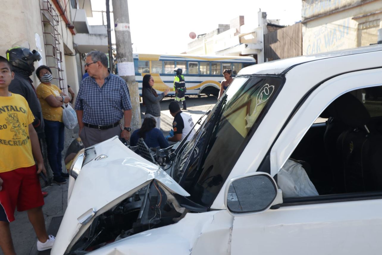 Cinco Heridos Luego De Choque Entre Un Bus Y Un Taxi En El Barrio Moderno De La Zona 2 De La 9793